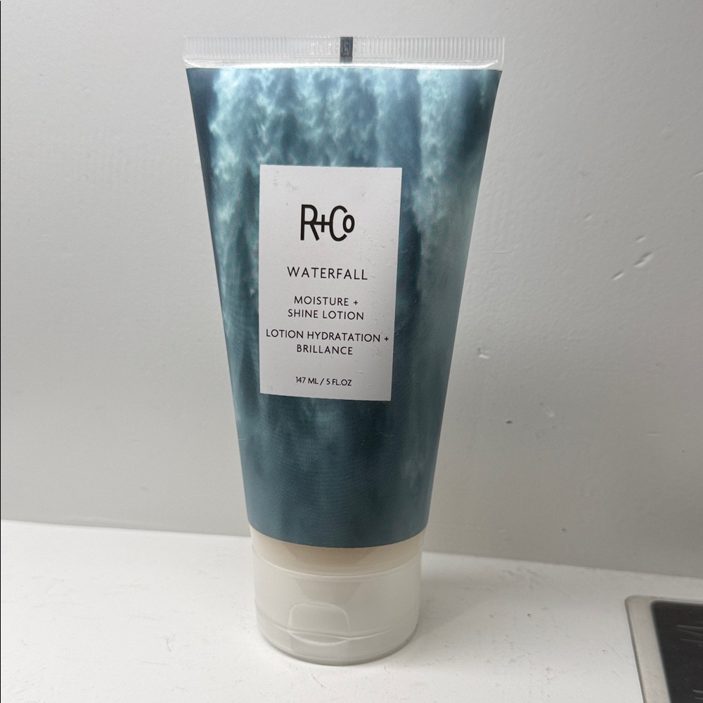R+Co Waterfall Moisture Shine Lotion in Blue and White